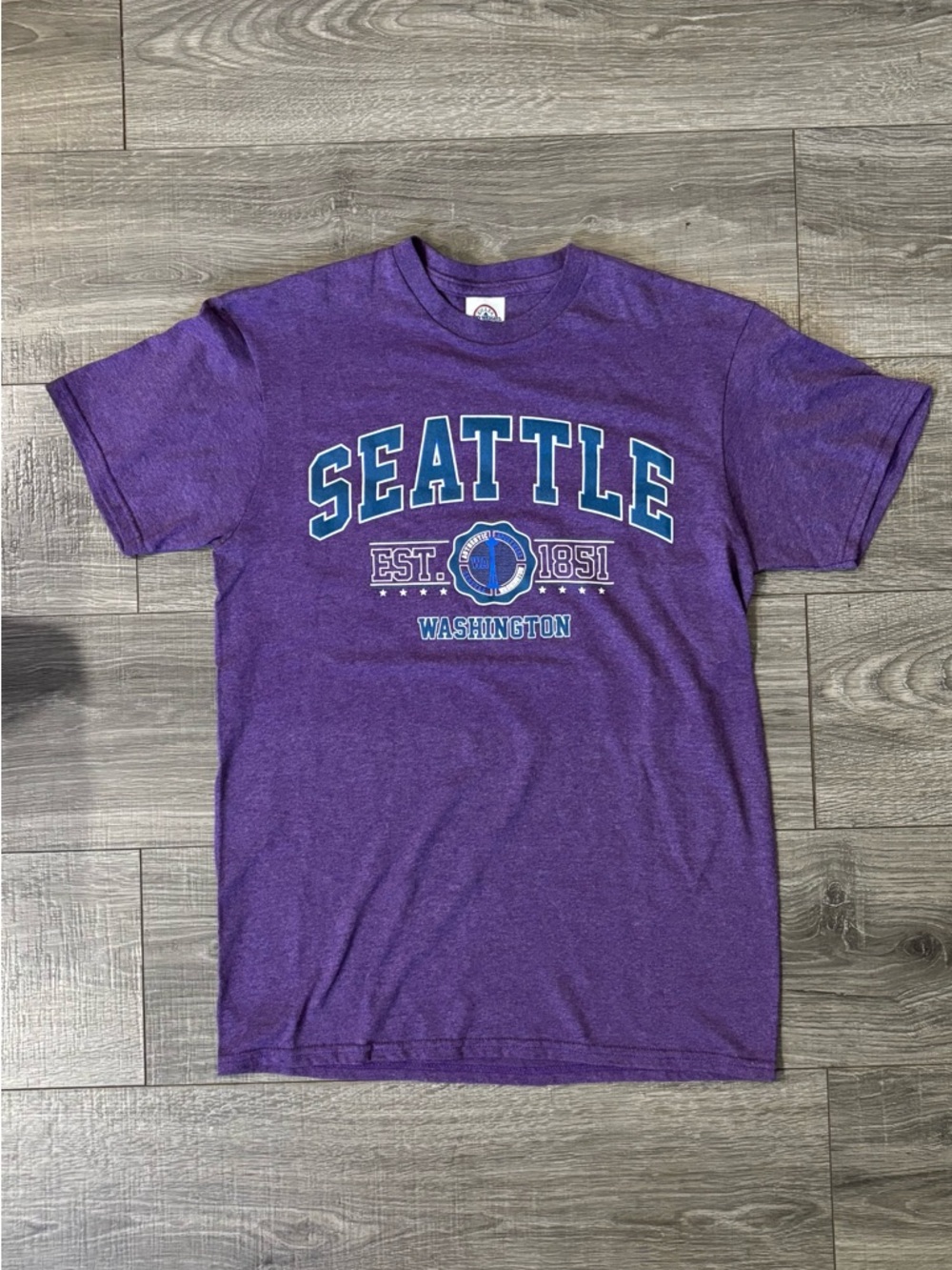 Seattle Washington Graphic Tee Men’s Small Purple unisex